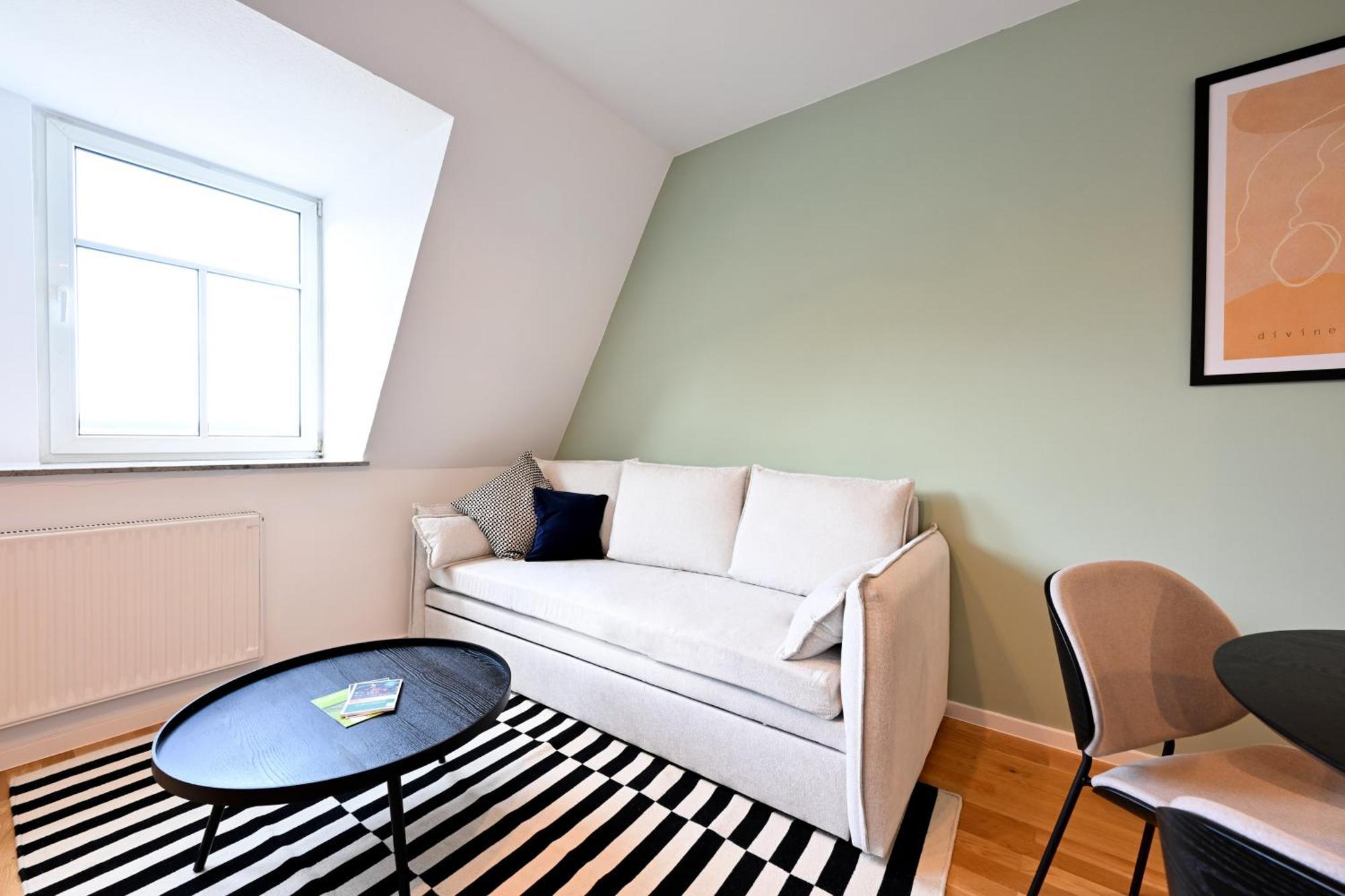 Apartment Rosengarten Fuerth, Moderne Serviced In Citylage, Ganze 50 M2, Nahe Nuernberg, Metro, Sauna *