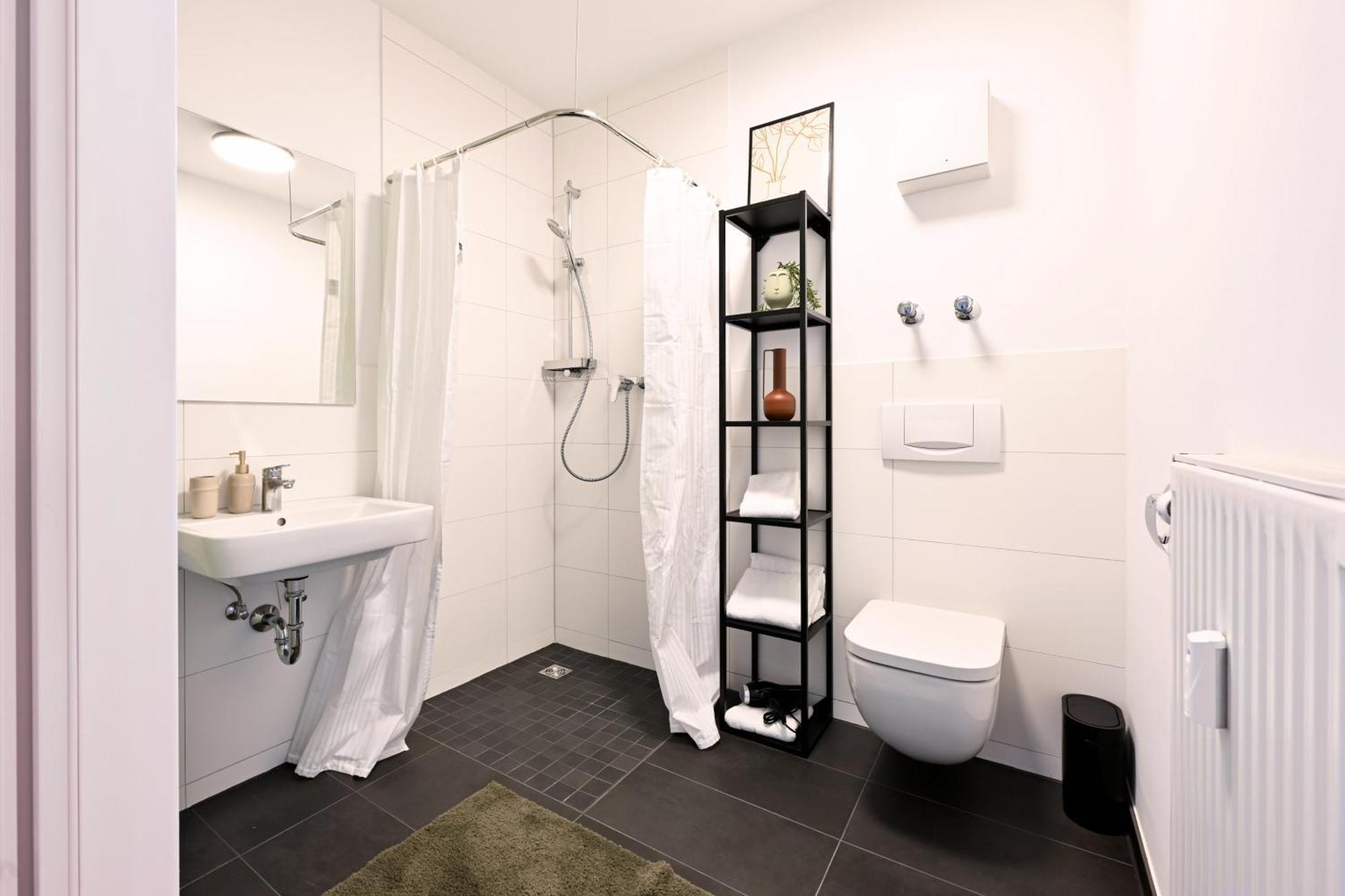 Apartment Rosengarten Fuerth, Moderne Serviced In Citylage, Ganze 50 M2, Nahe Nuernberg, Metro, Sauna
